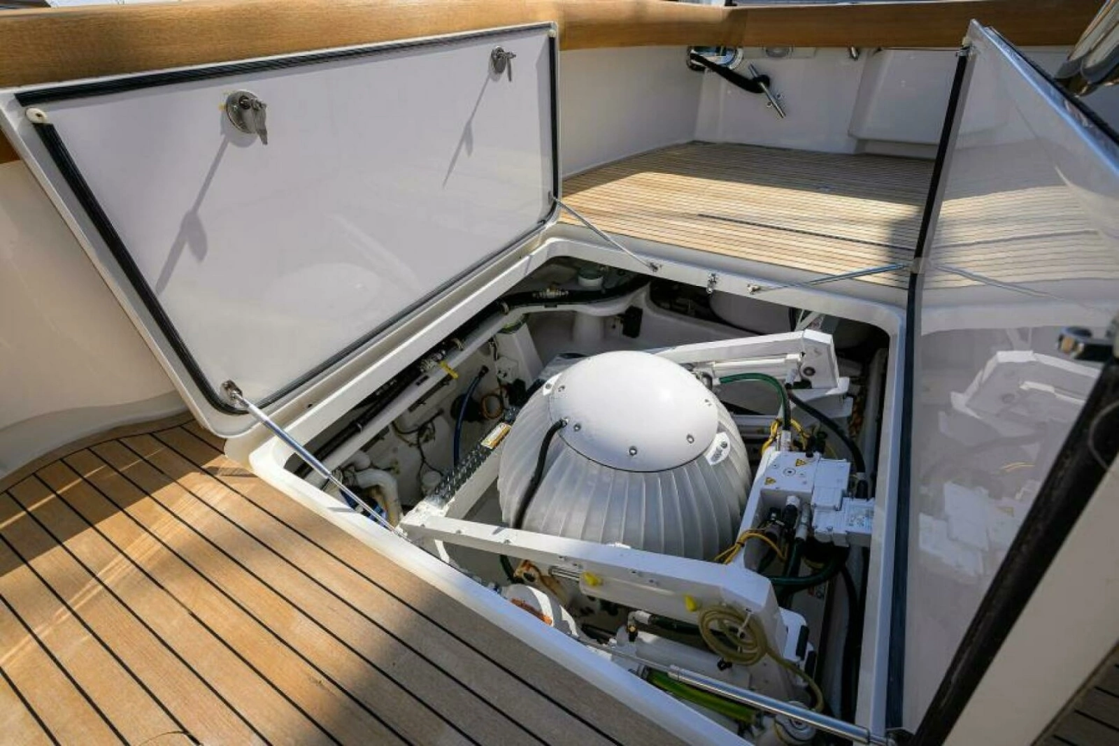 Viking 82 BLU FROG - Cockpit