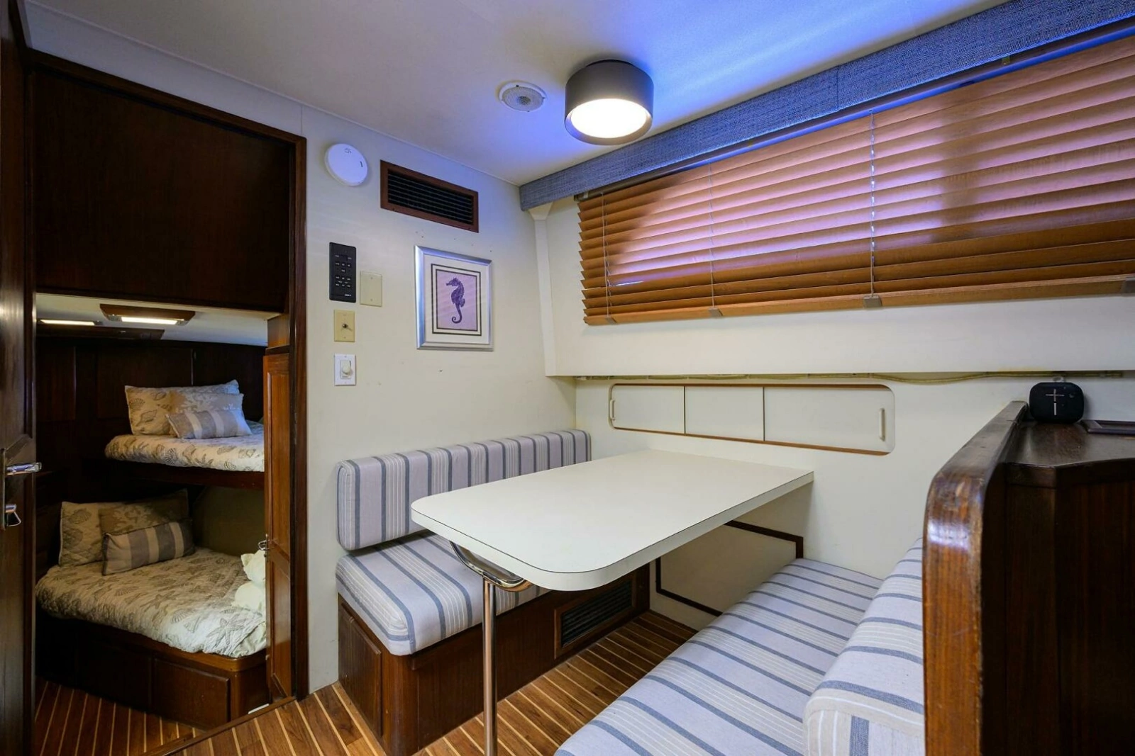 Hatteras 63 - Phantom - Dinette