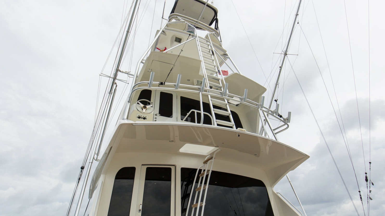 74' 2007 Viking 74 Enclosed Bridge