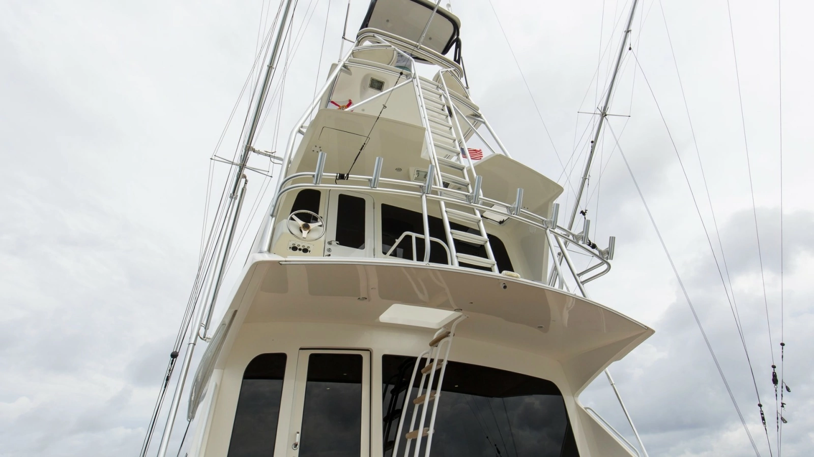 2007 74 Viking Enclosed Bridge Never Settle Tower