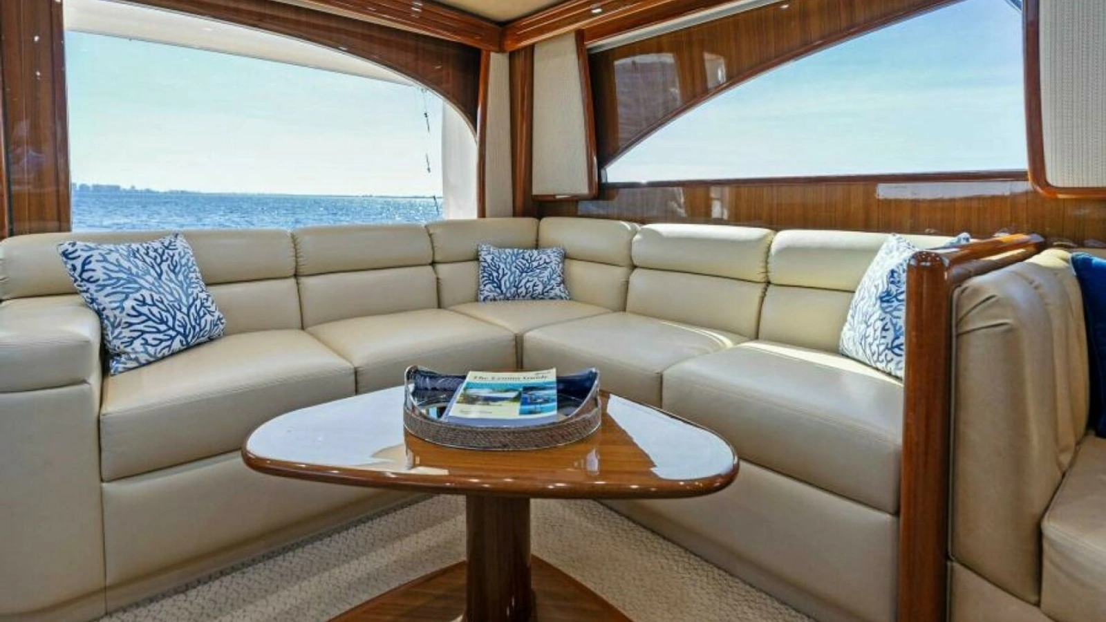 Luxurious Salon with Ocean View
