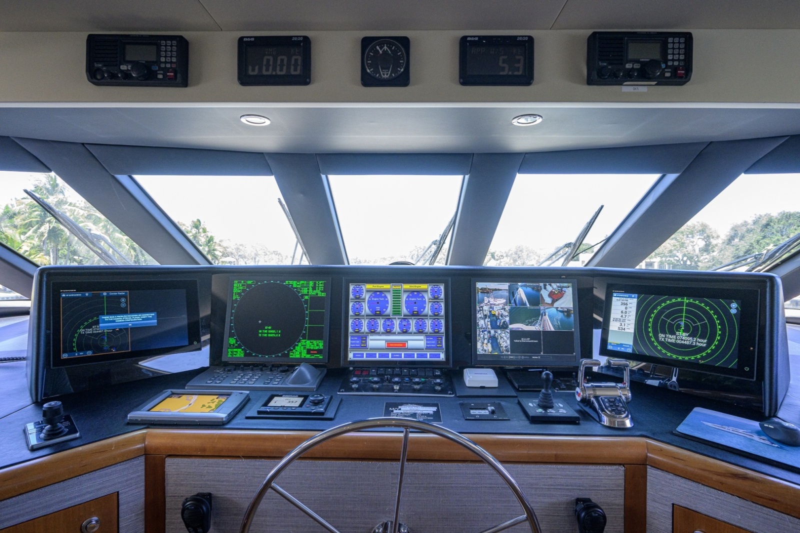 Hatteras 100 MAGIC - Pilothouse