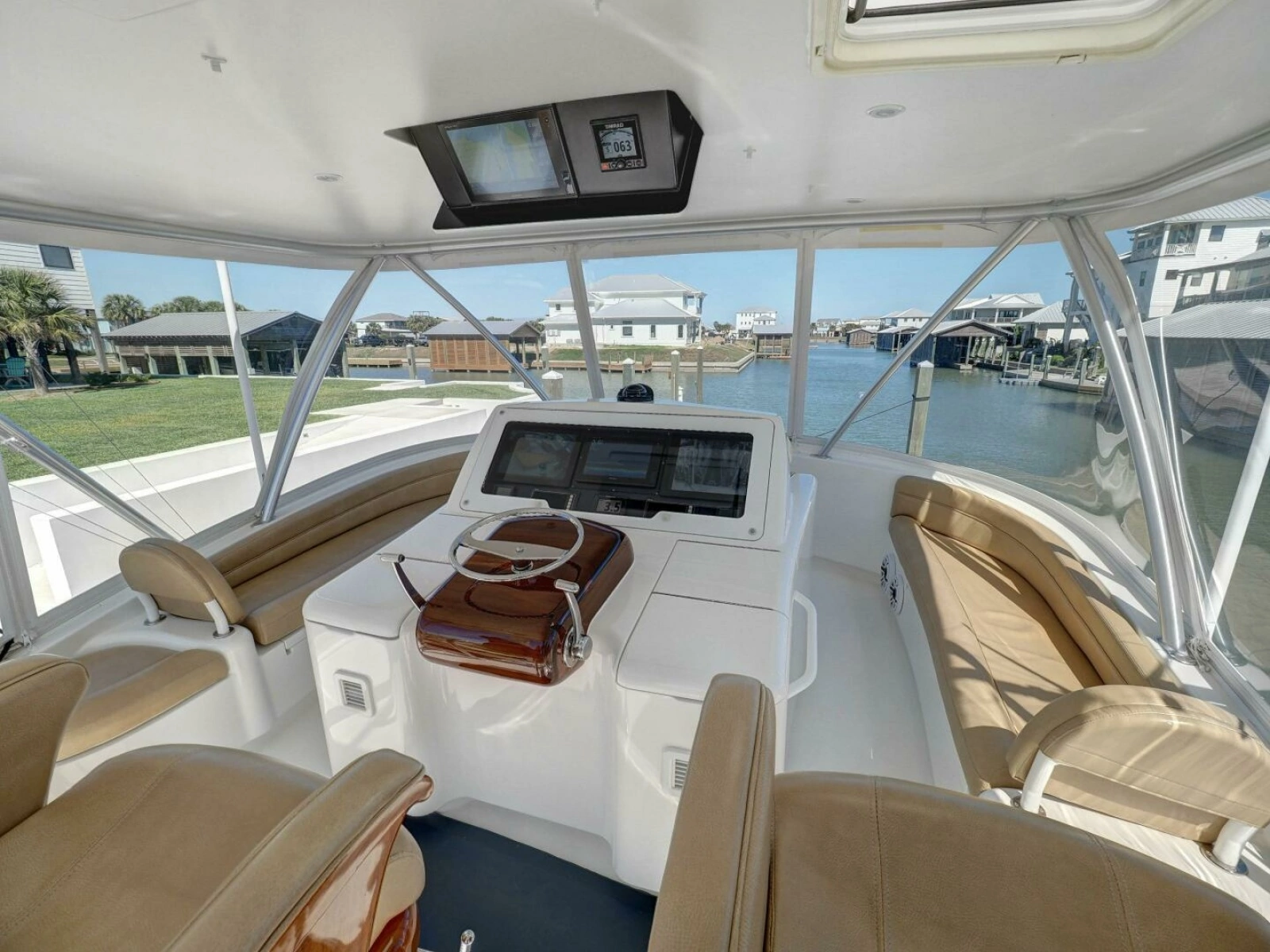 2017 Viking 52 Convertible photo 32