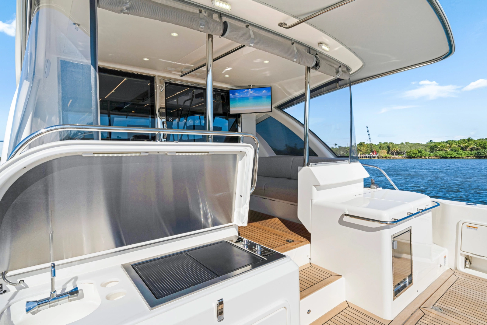 50 SPORTS MOTOR YACHT 50ft Riviera Yacht For Sale