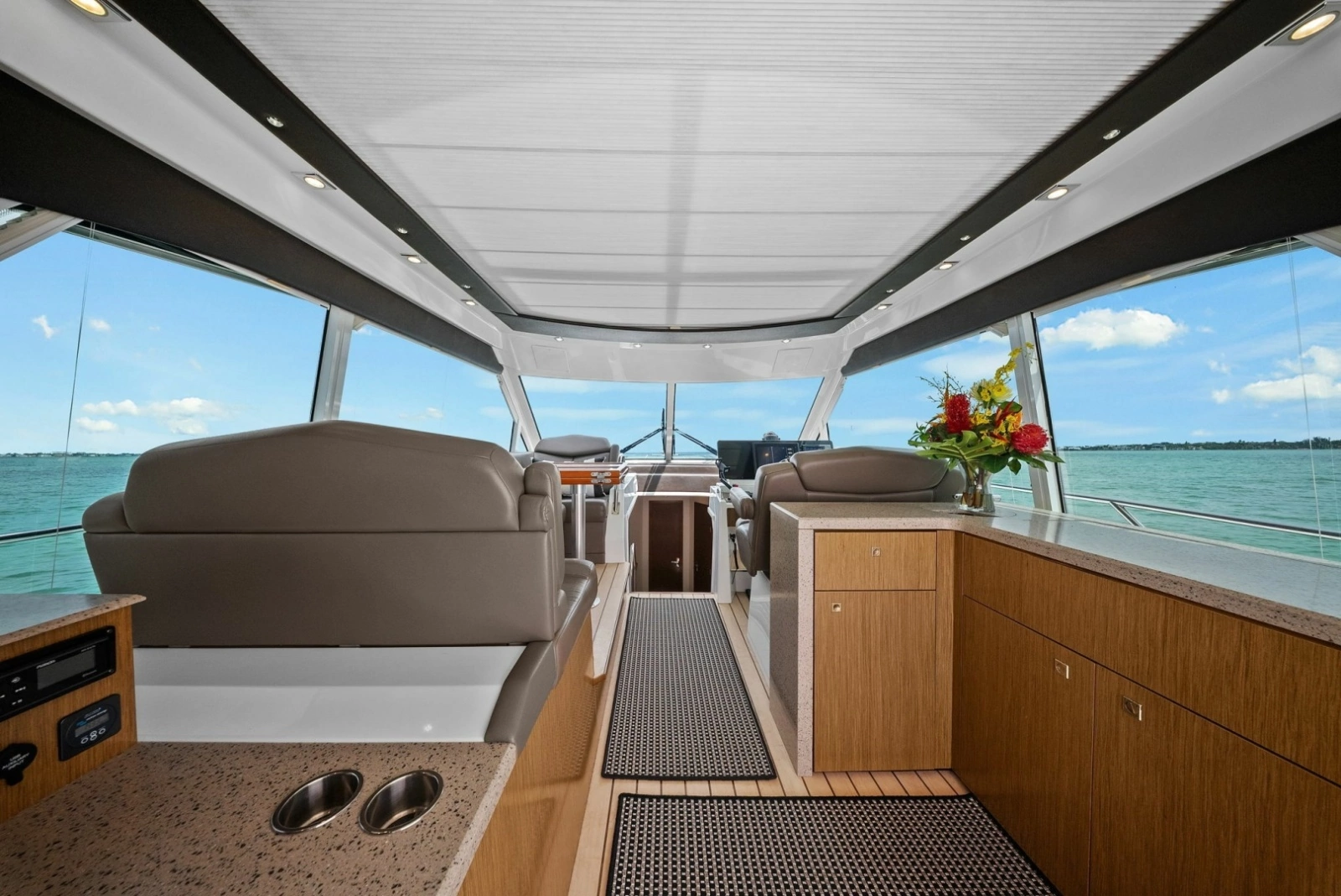 2014 Cruisers Yachts 48 Cantius