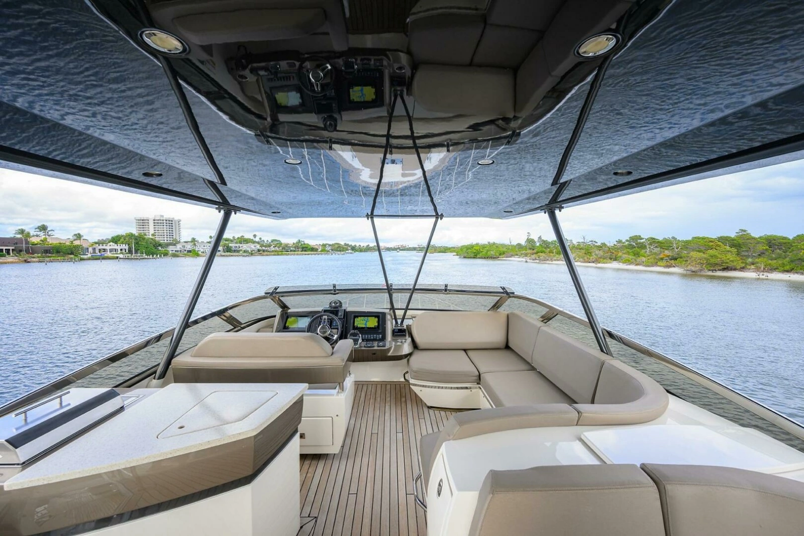 Marquis 66 ANDIAMO - Bridge Deck