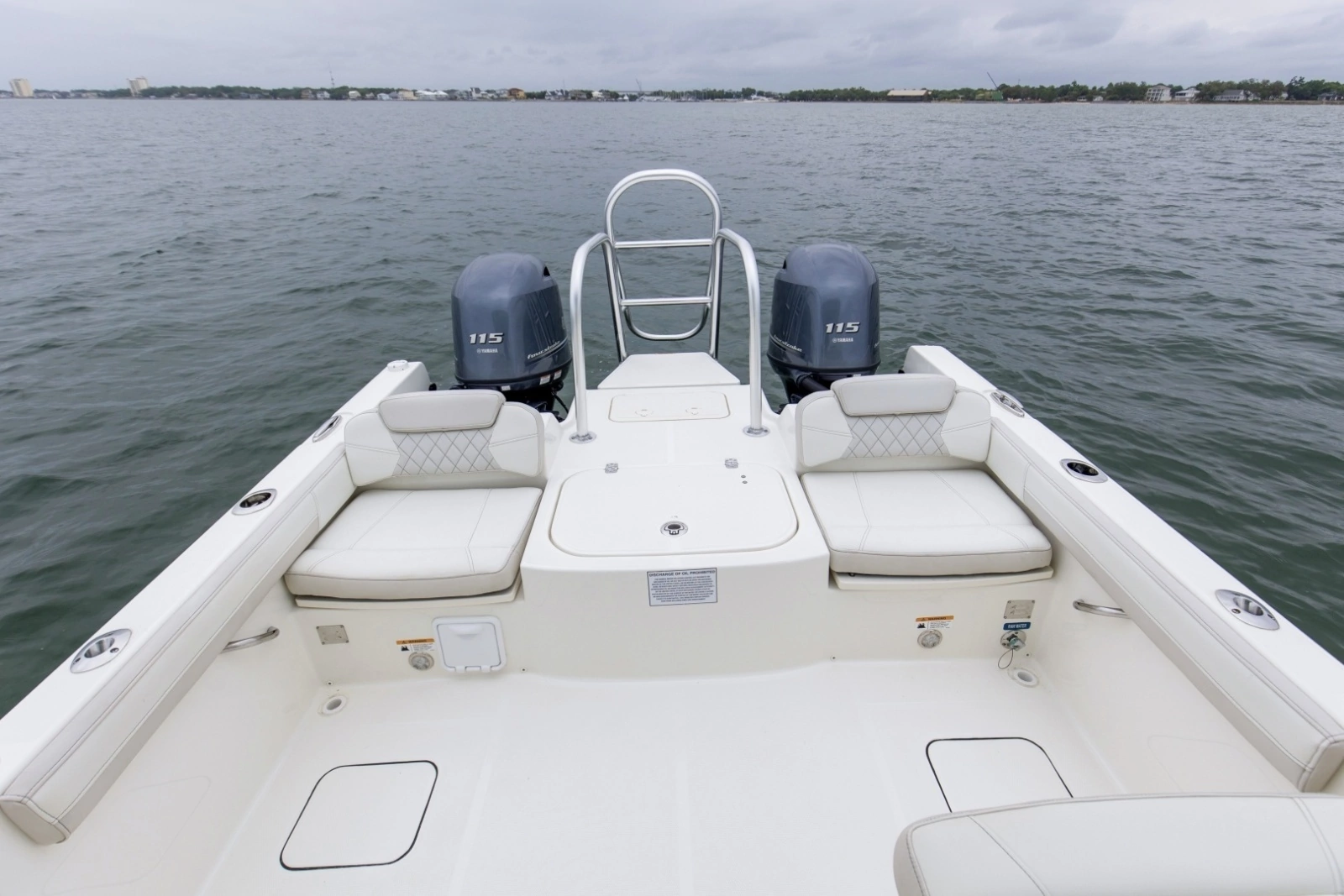 2024 World Cat 230 DC Aft (2)