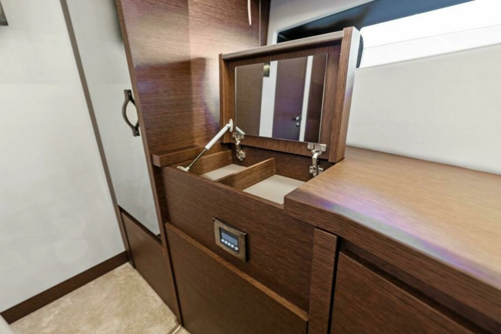 2020 52 Prestige Flybridge - Vacay - VIP Vaniety