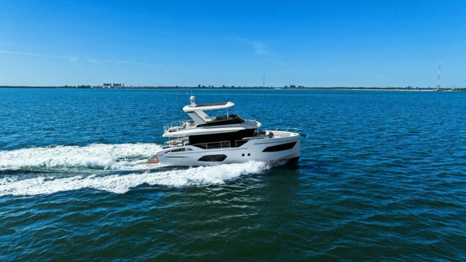2025 Absolute Navetta 53 - Profile