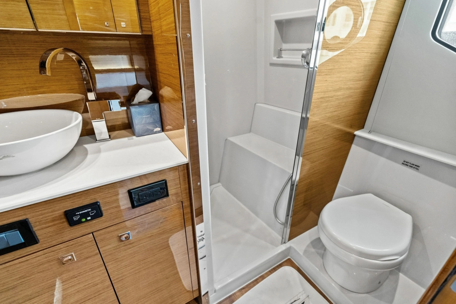 2019 Cruisers Yachts 42 Cantius photo 36