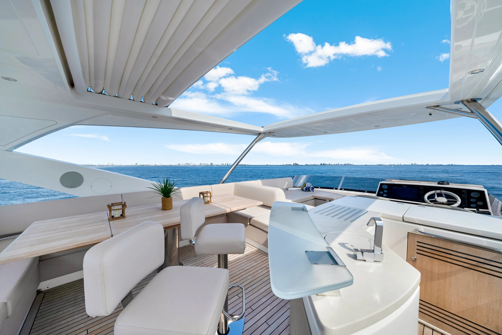2020 Sunseeker 76 Yacht
