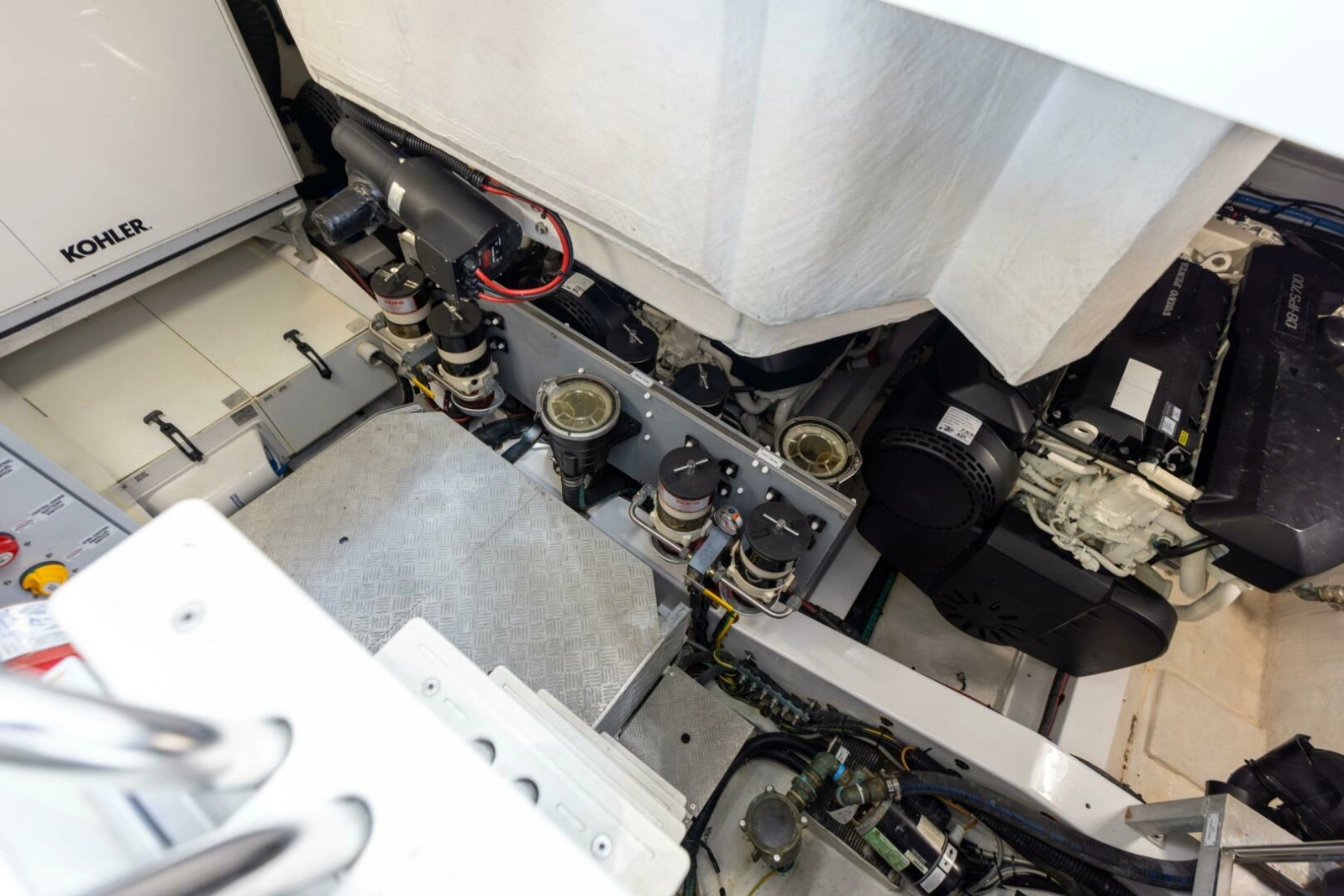 Azimut 60 - Azure - Engine Room