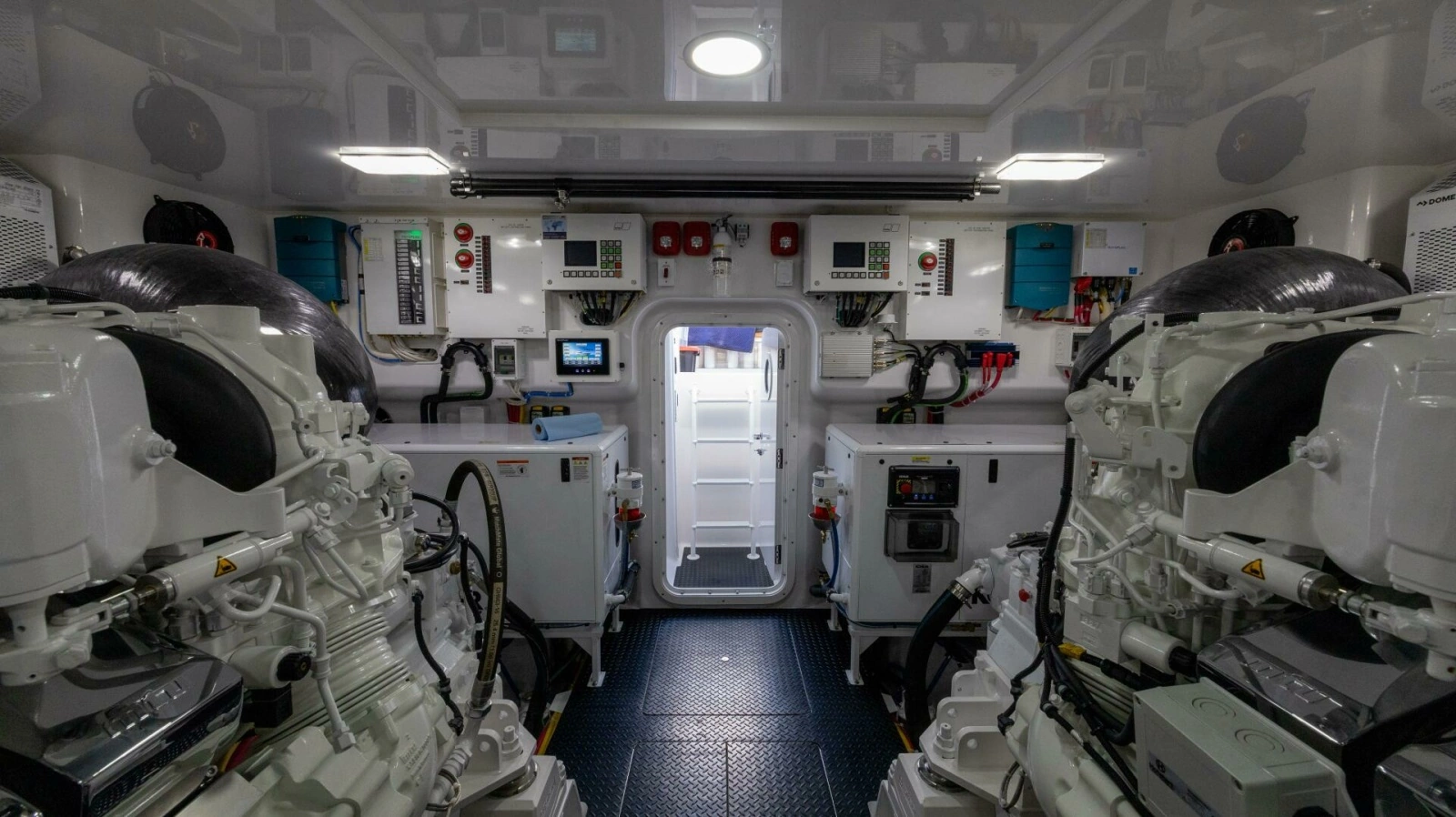 2025 82 Viking Convertible Boujie Engine Room (3)