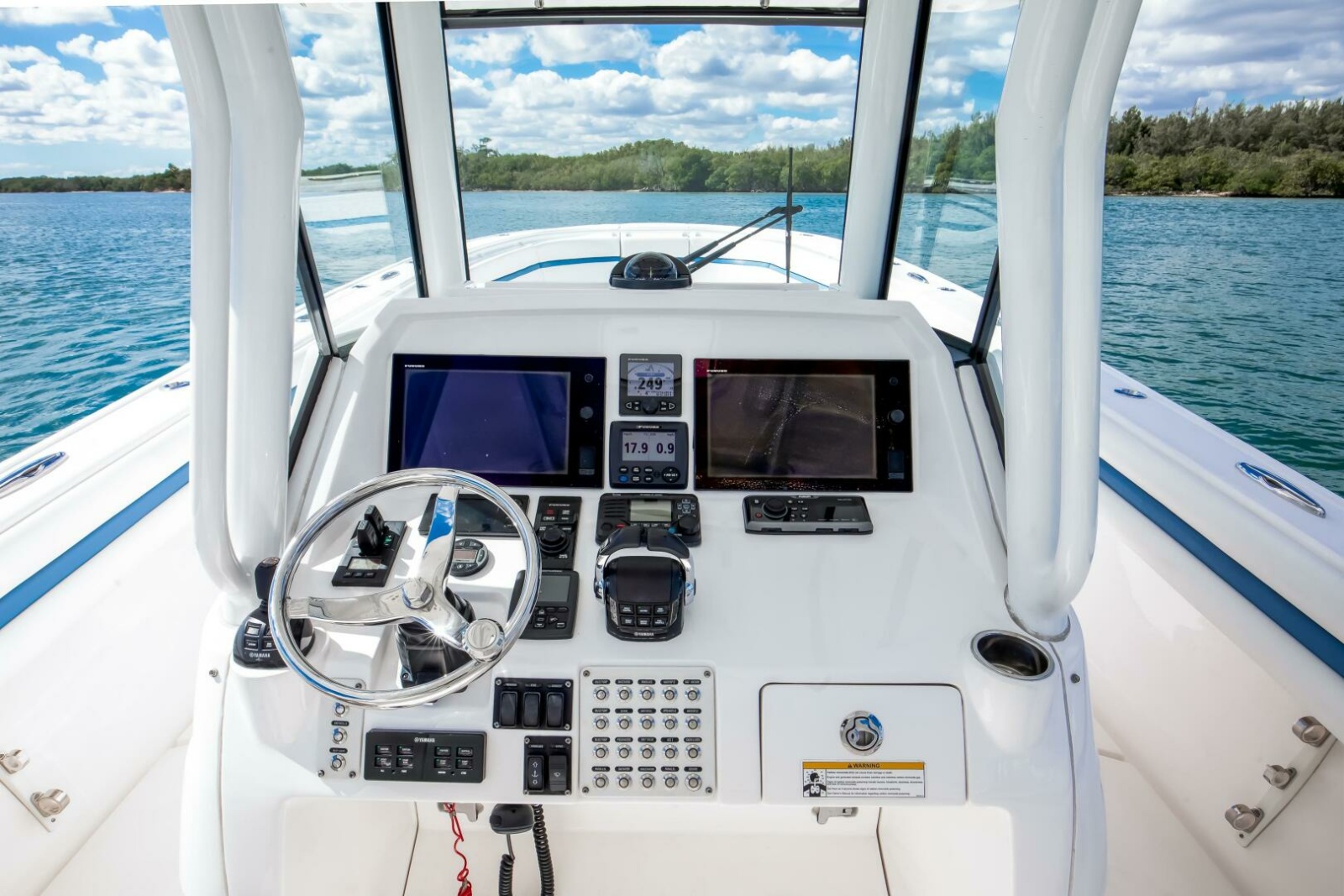 Intrepid 375 - Helm