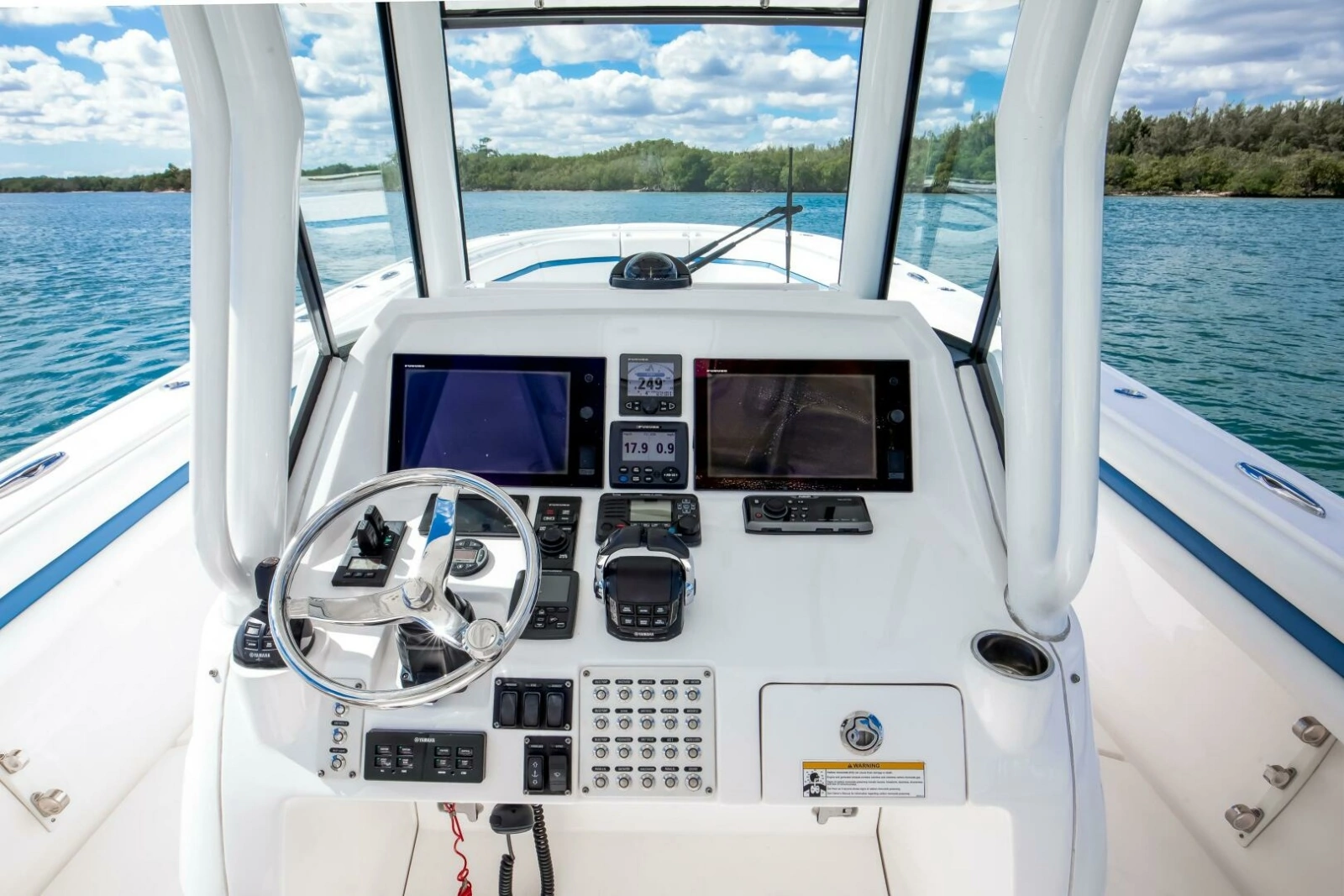 Intrepid 375 - Helm