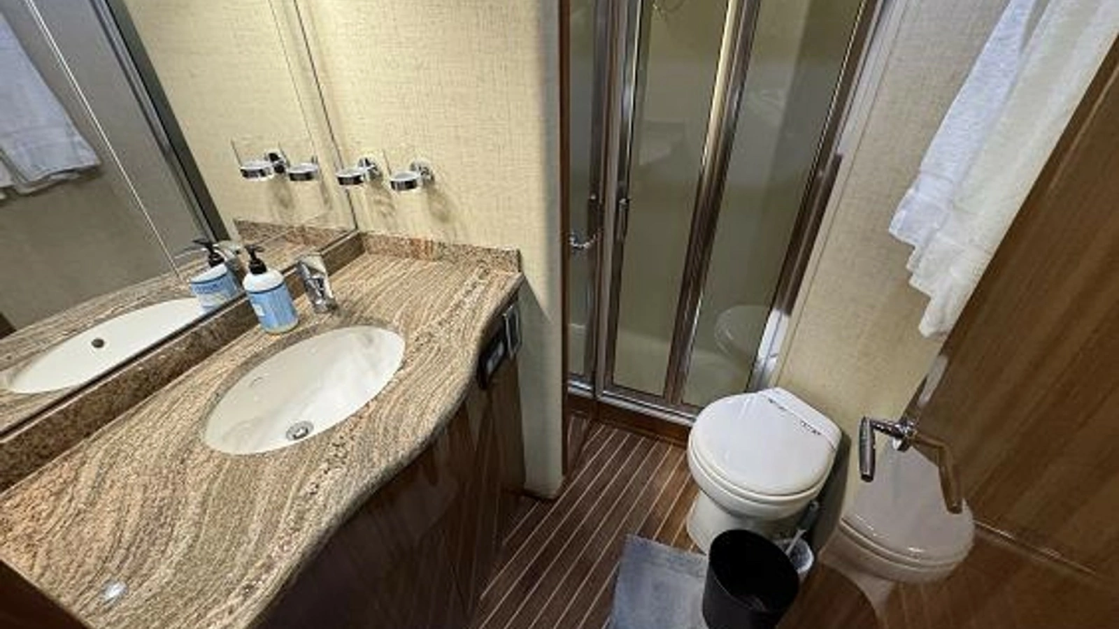 2007 74 Viking 74 Enclosed Bridge Never Settle - VIP Head