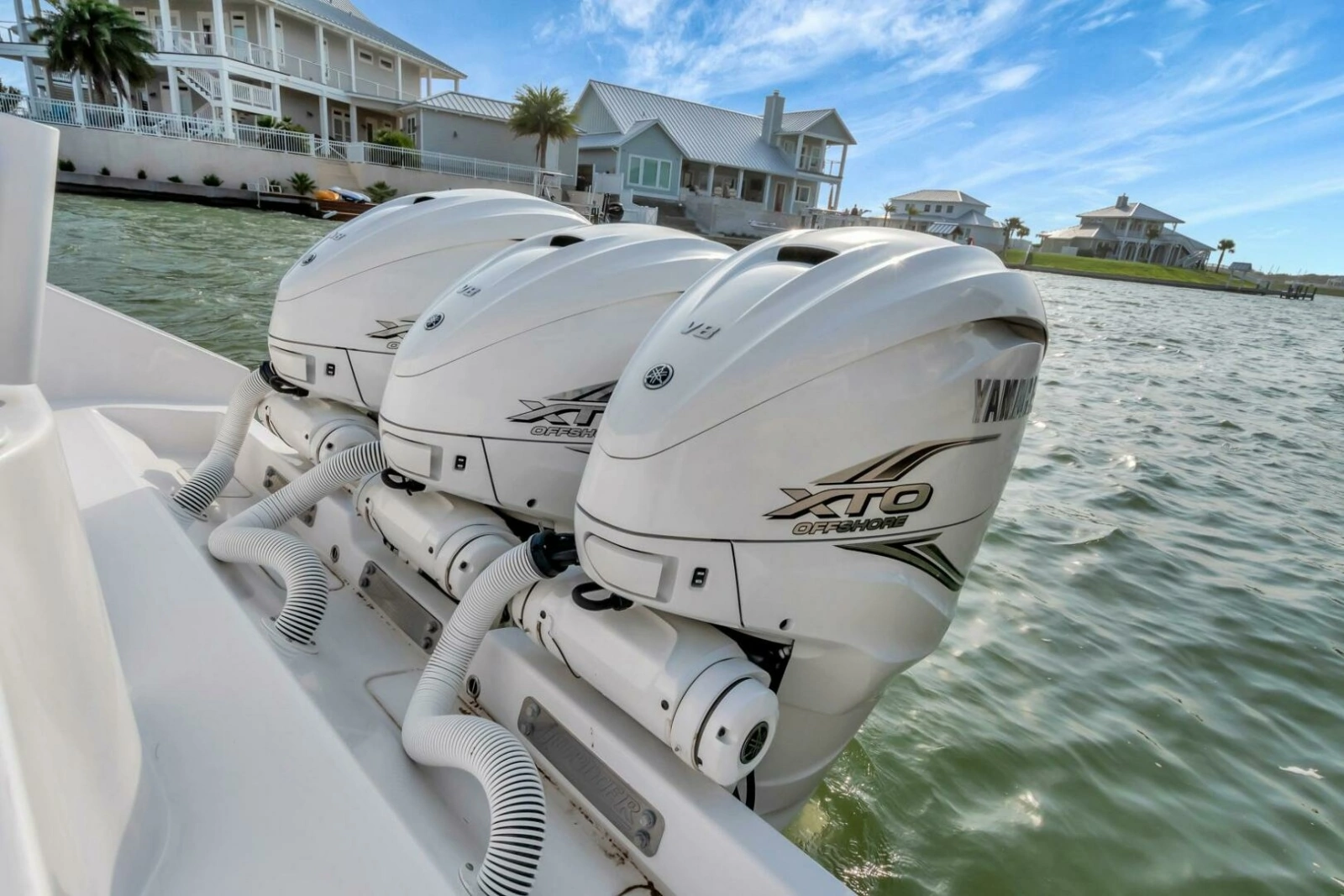 2023 Jupiter 43 Center Console 