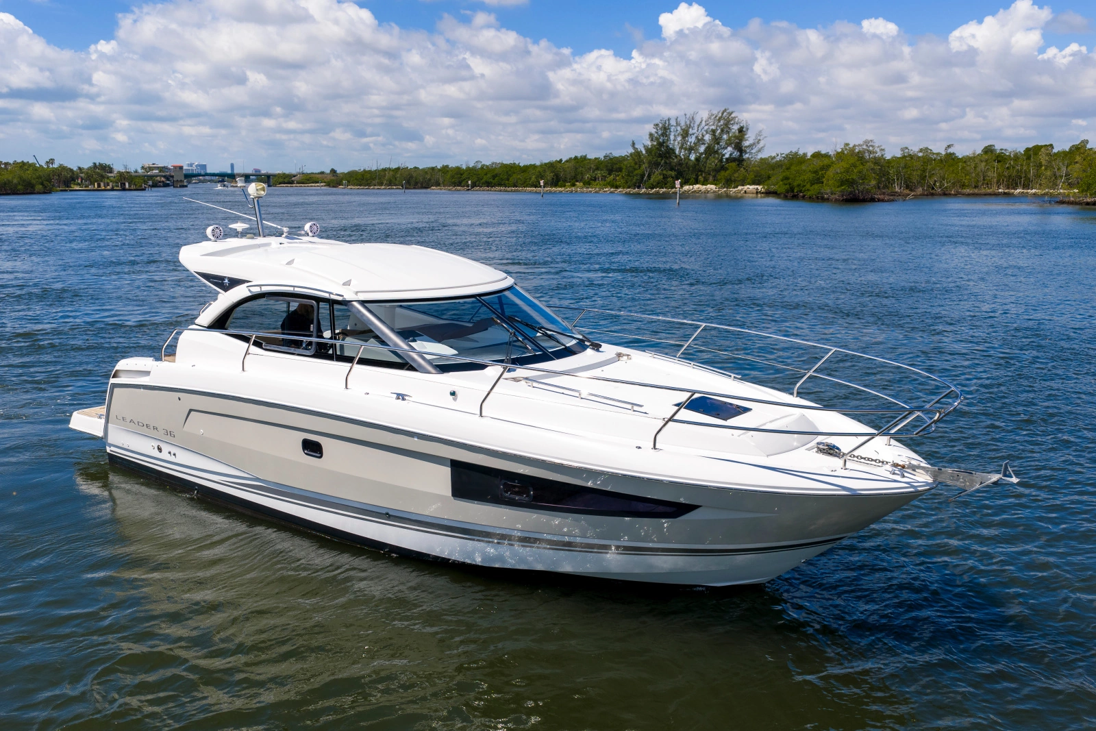 2016 Jeanneau Leader 36