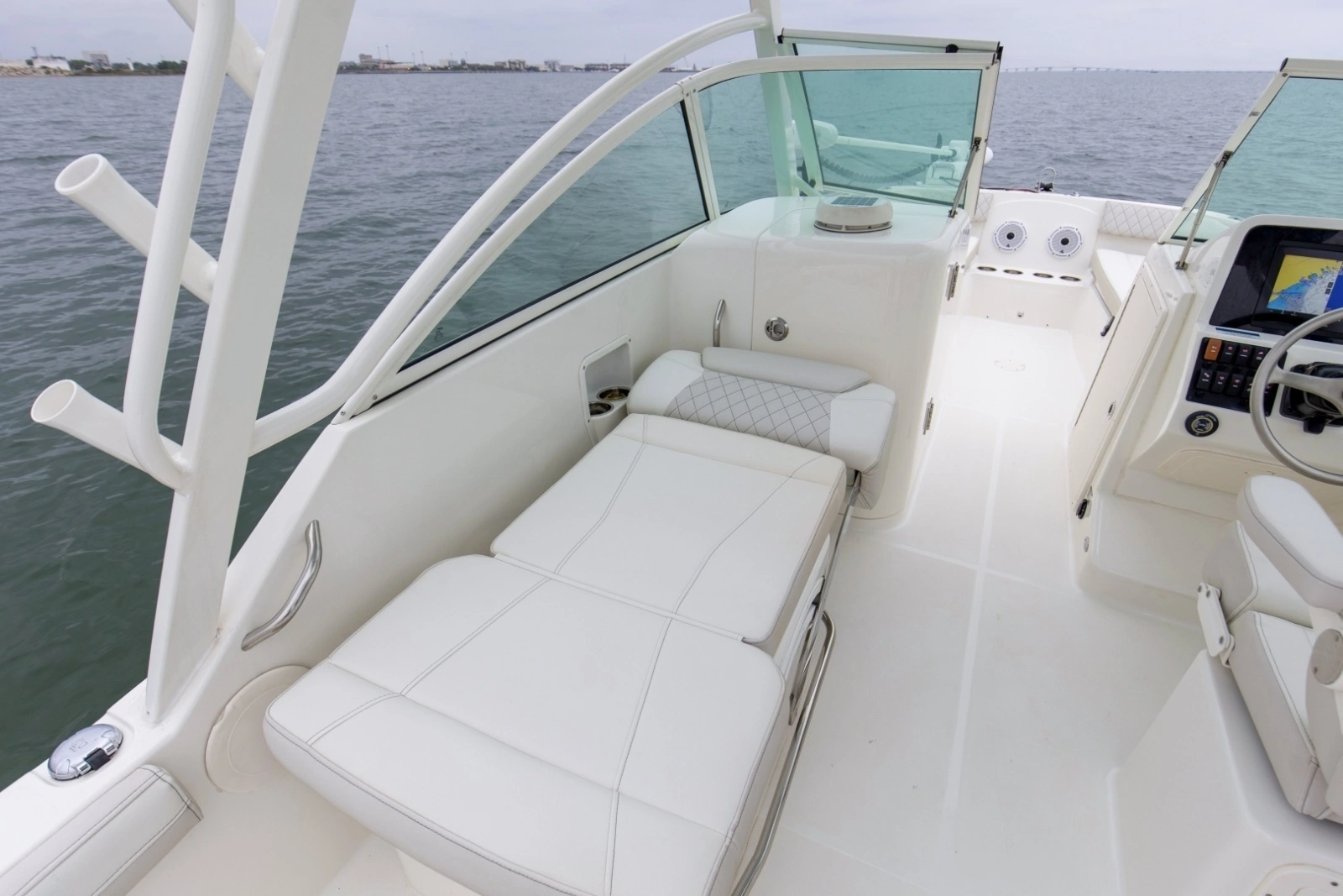 2024 World Cat 230 DC Helm (3)