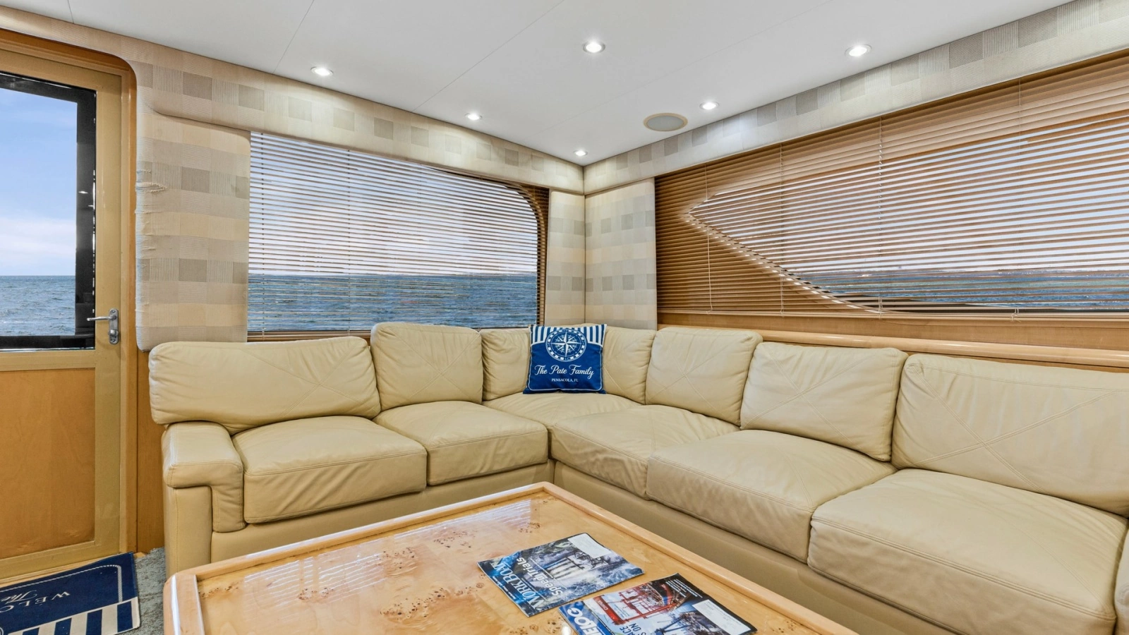 1999 Hatteras 60 Enclosed Bridge Better Days Salon (1)