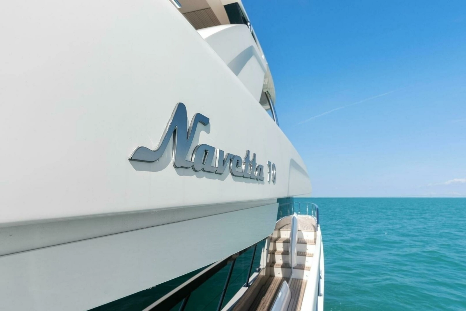 2026 Absolute 70 Navetta - Companionway
