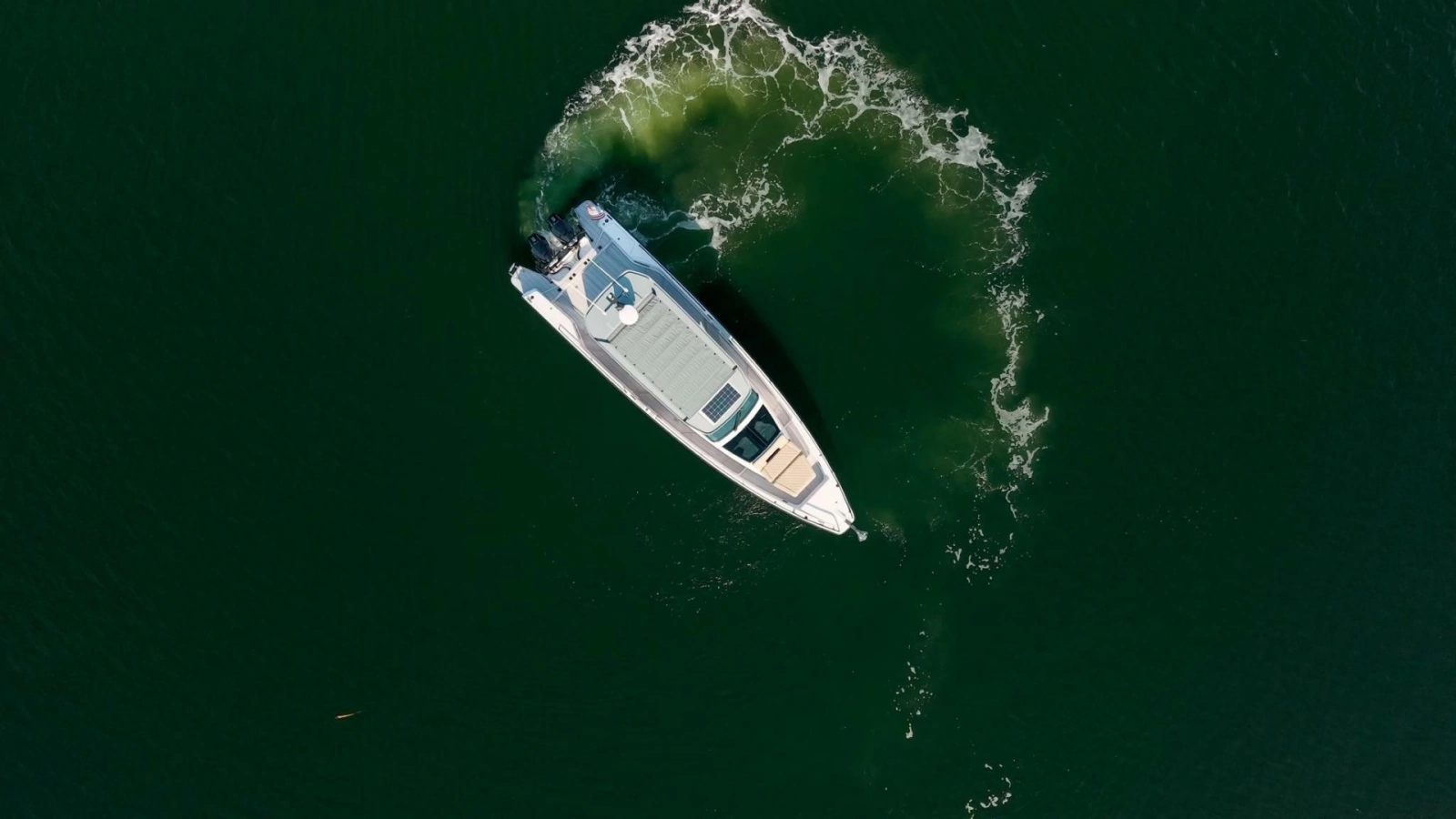 Axopar 37 - Exterior Profile