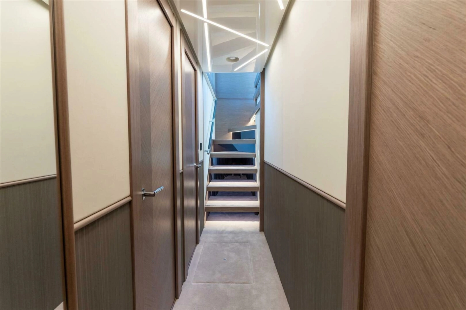 90 OCEAN ENCLOSED 90ft Sunseeker Yacht For Sale