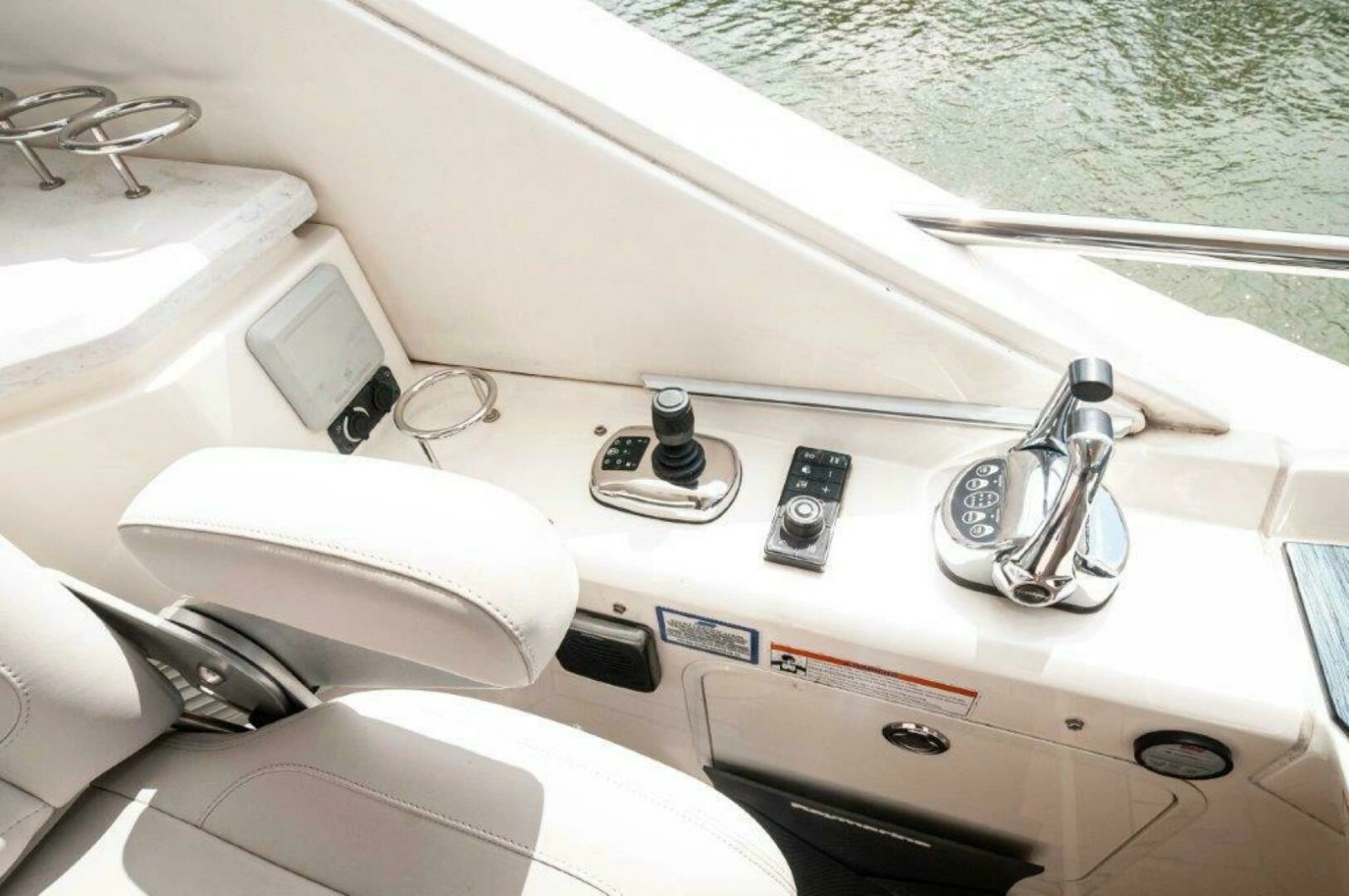 2018 Sea Ray L550 Flybridge photo 36