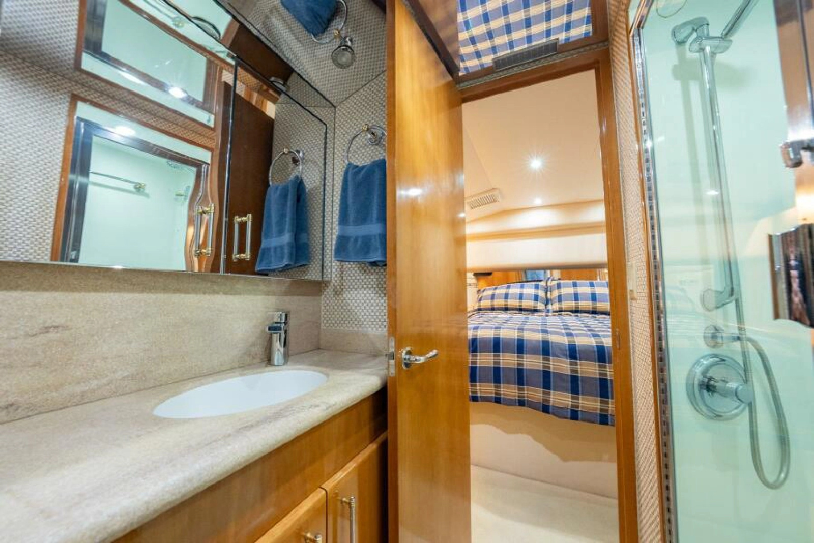 2001 Hatteras Convertible 50