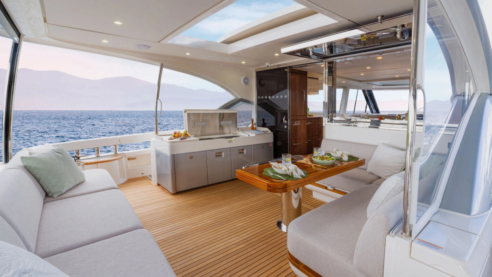 6200 SPORT YACHT 62ft Riviera Yacht For Sale