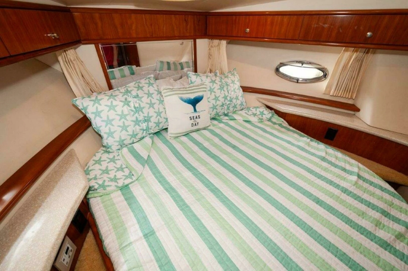 2002 Carver 444 Cockpit Motor Yacht photo 22