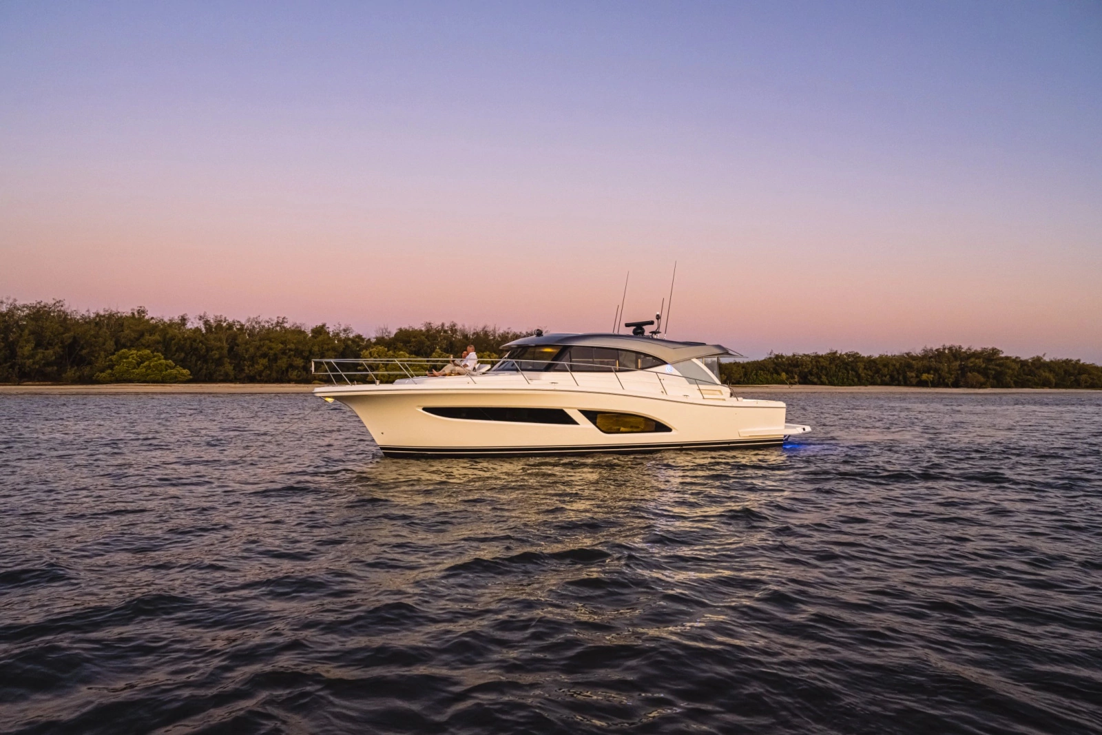 465 SUV 46ft Riviera Yacht For Sale
