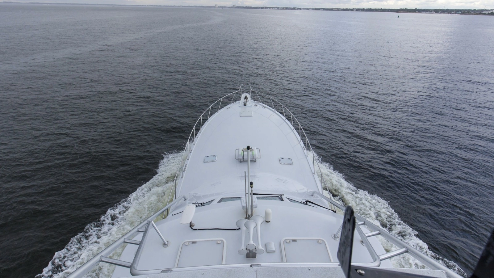 1999 Hatteras 60 Enclosed Bridge Better Days Tower Helm