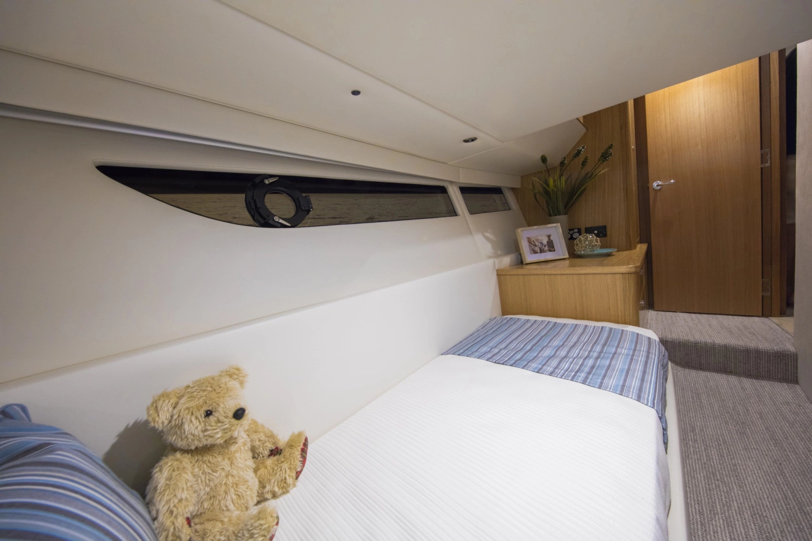 395 SUV 40ft Riviera Yacht For Sale