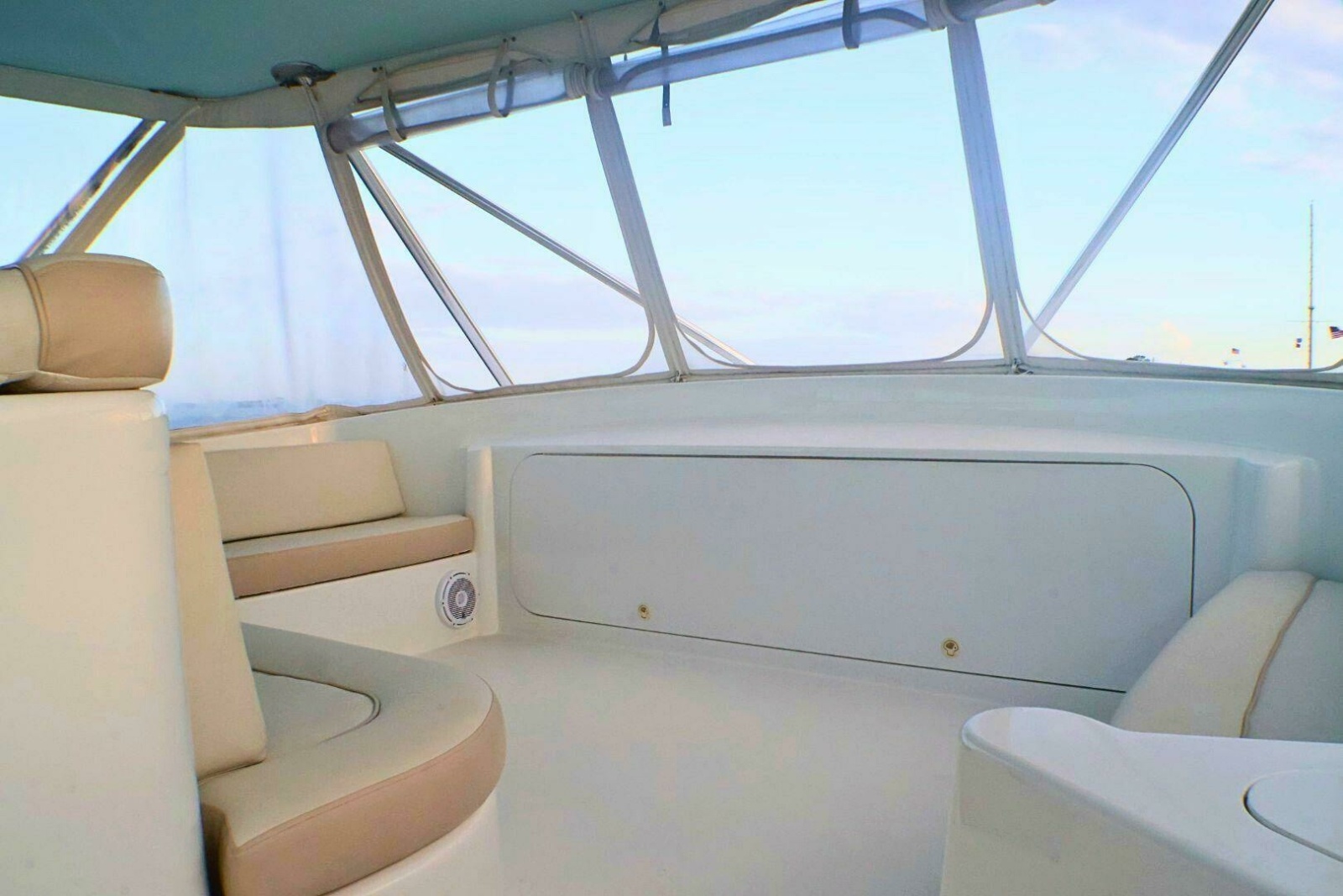 73' 2001 Donzi 73 Sport Yacht