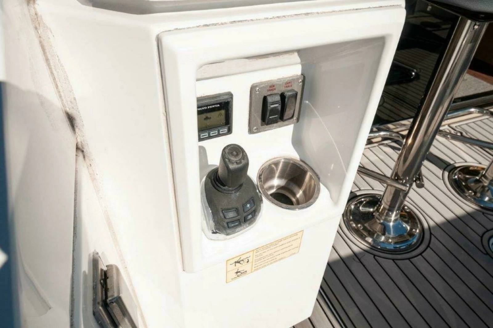 2020 Cruisers Yachts- HARPER BELL- Cockpit Controls