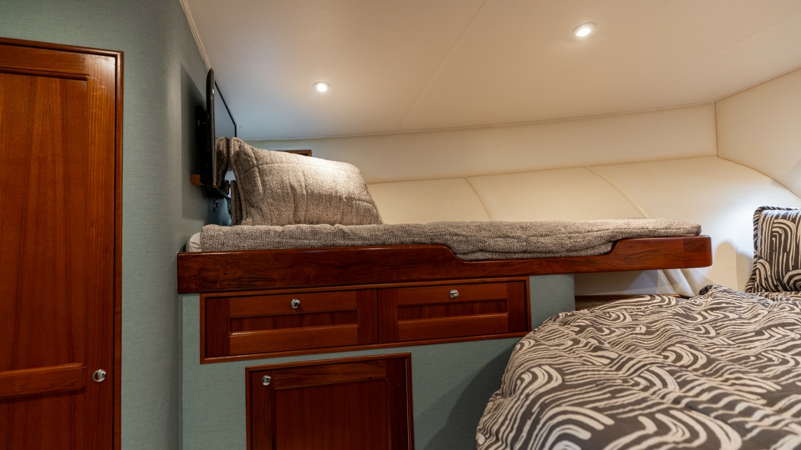 Cozy Guest Cabin with Bunk Bed
