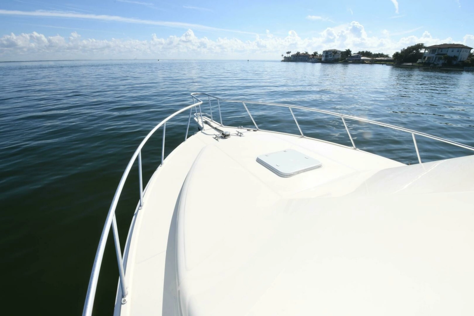 2001 35 Cabo Flybridge - VIKINGOS - Bow