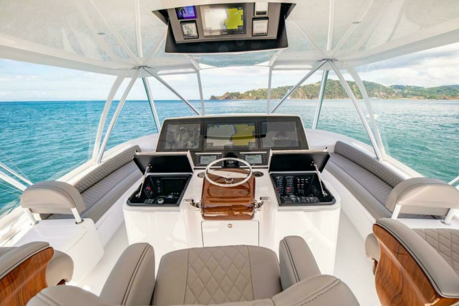Flybridge Helm Station
