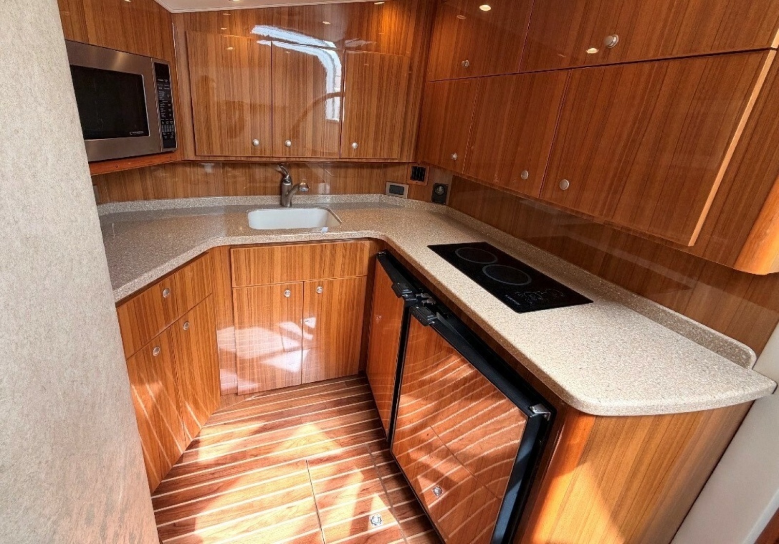 Viking 42 UNREEL - Galley