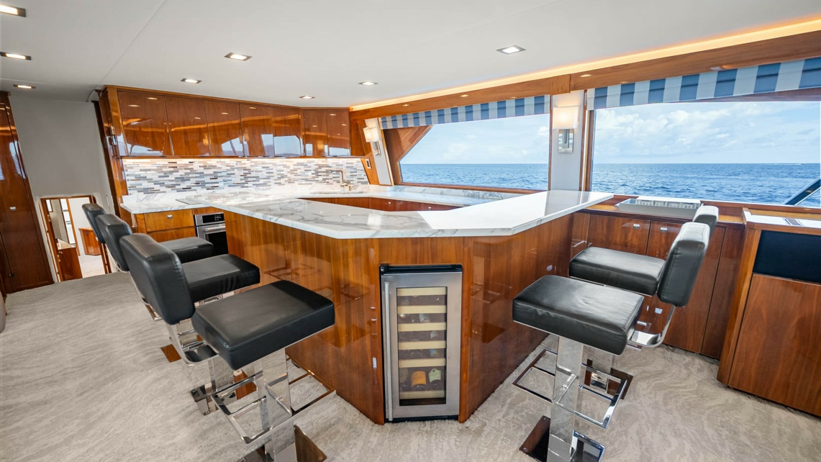 Enclosed Bridge Helm and Bar Area