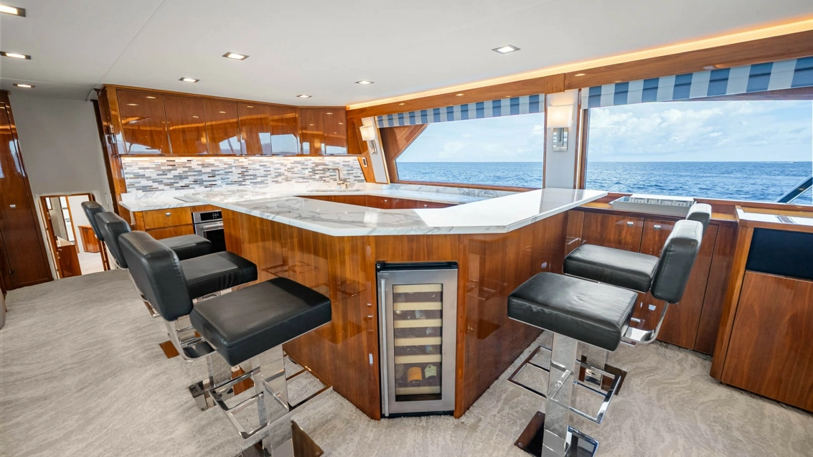 Enclosed Bridge Helm and Bar Area
