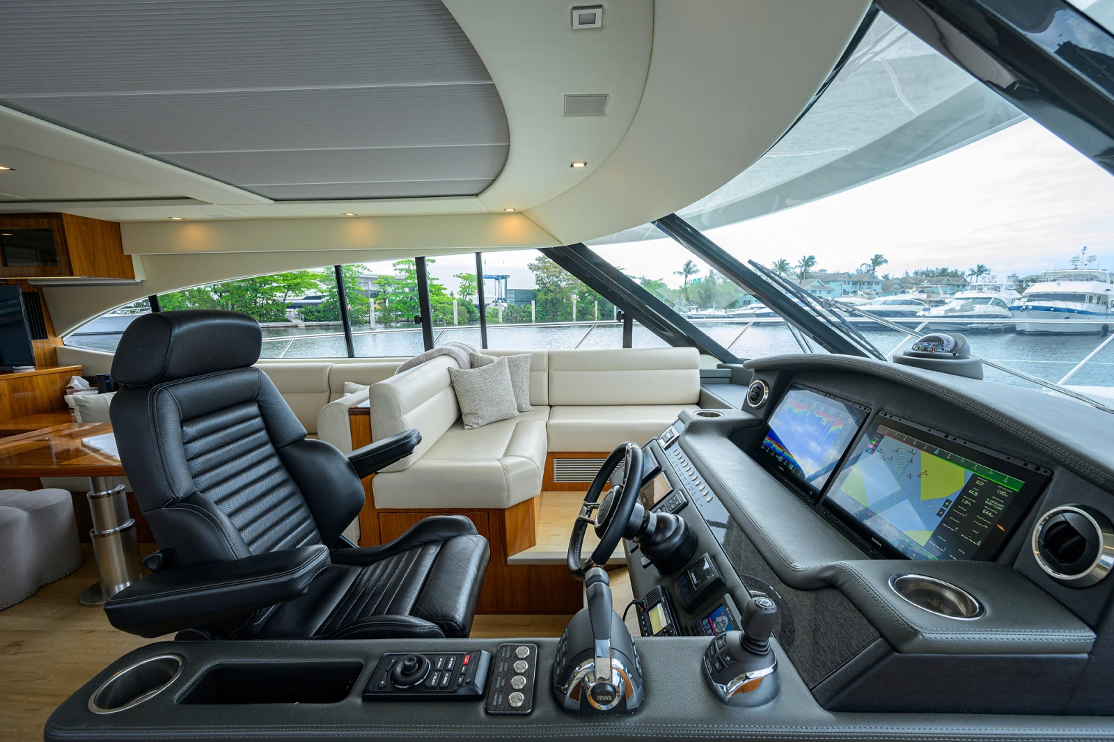 2019 Riviera 5400 Sport Yacht