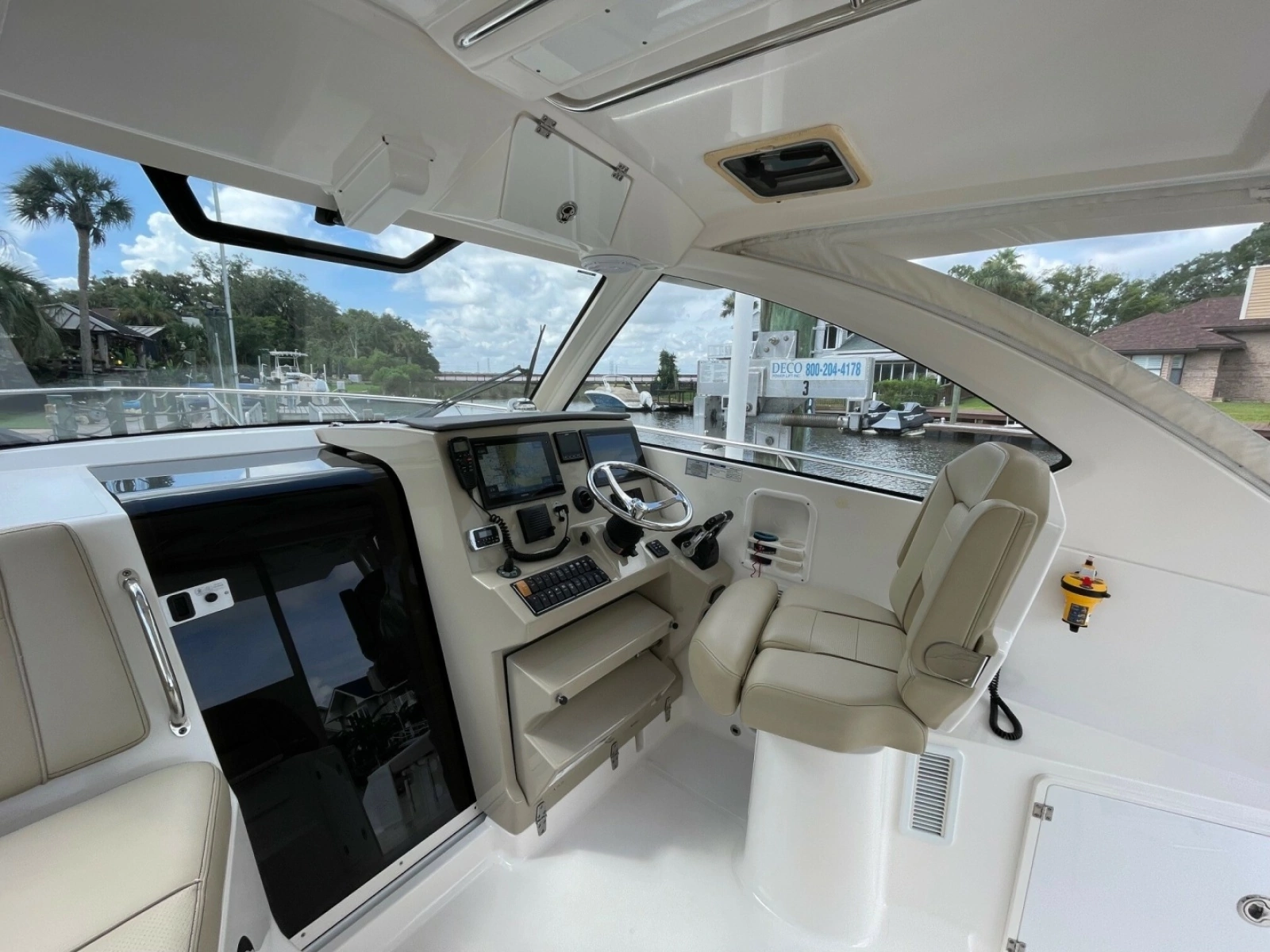 Pursuit 325 OS - Wait N' Line