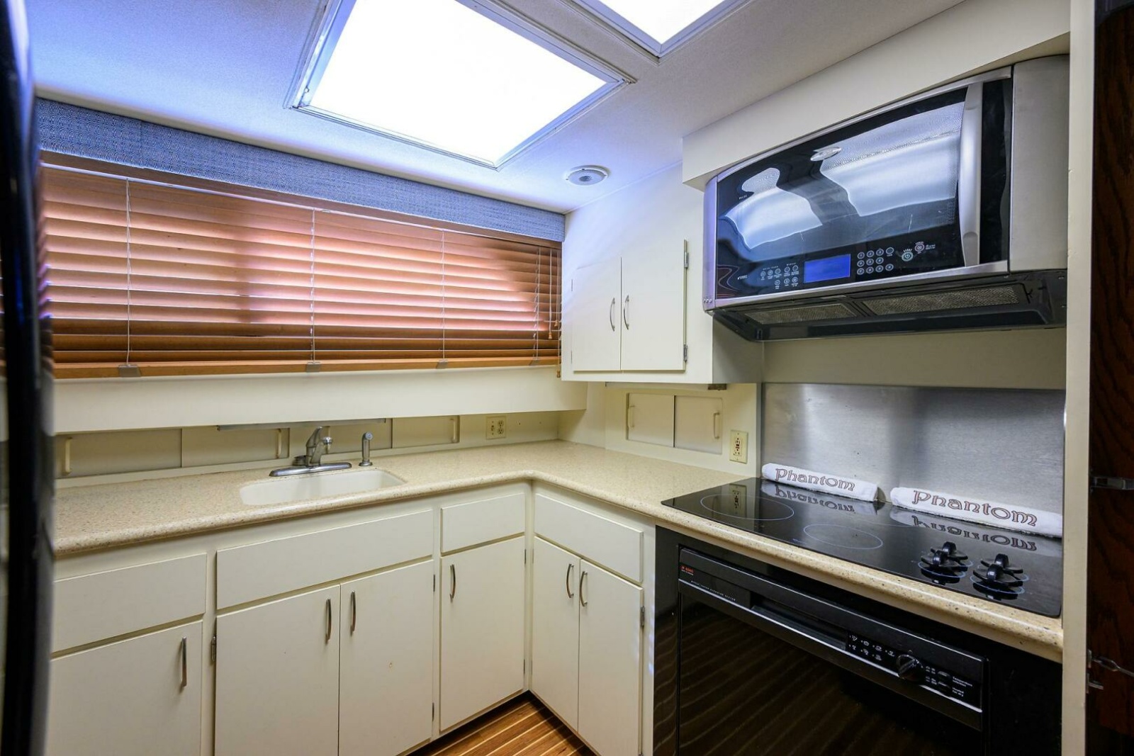 Hatteras 63 - Phantom - Galley
