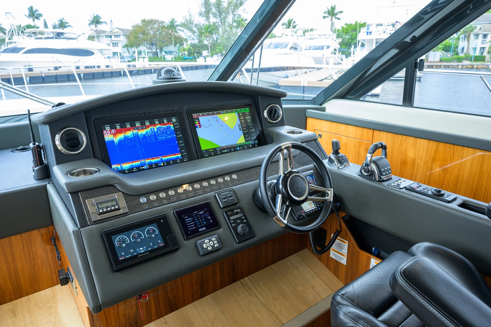 2019 Riviera 5400 Sport Yacht