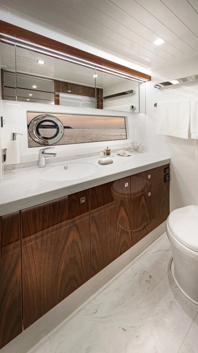 72 SPORTS MOTOR YACHT 72ft Riviera Yacht For Sale