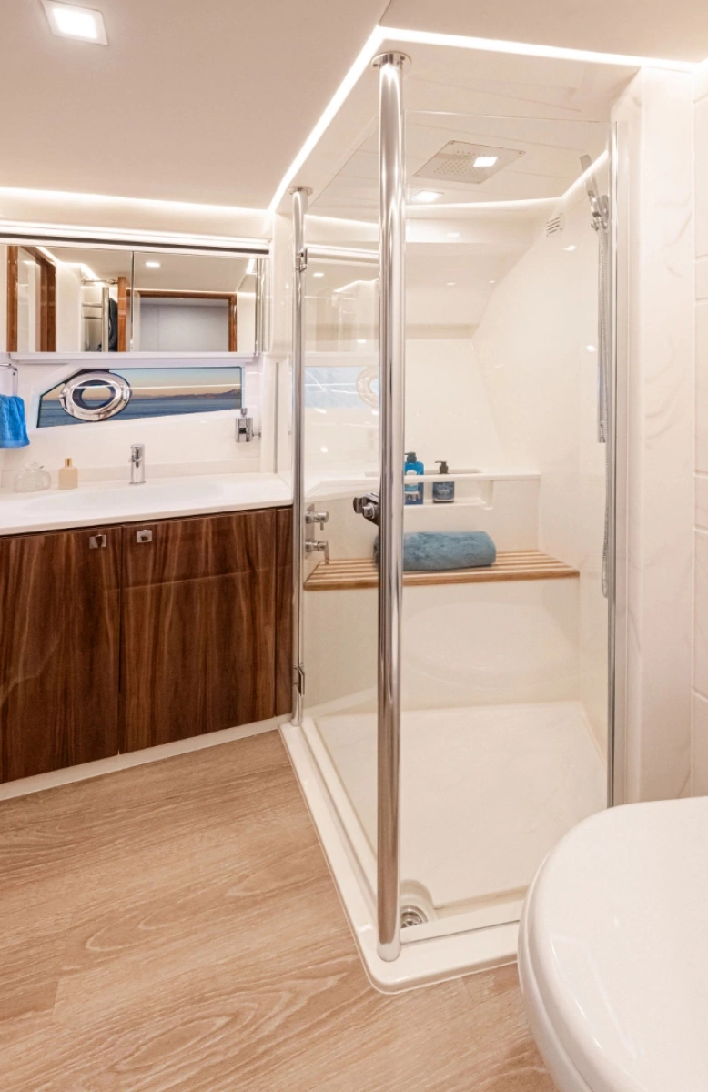 6800 SPORT YACHT 68ft Riviera Yacht For Sale