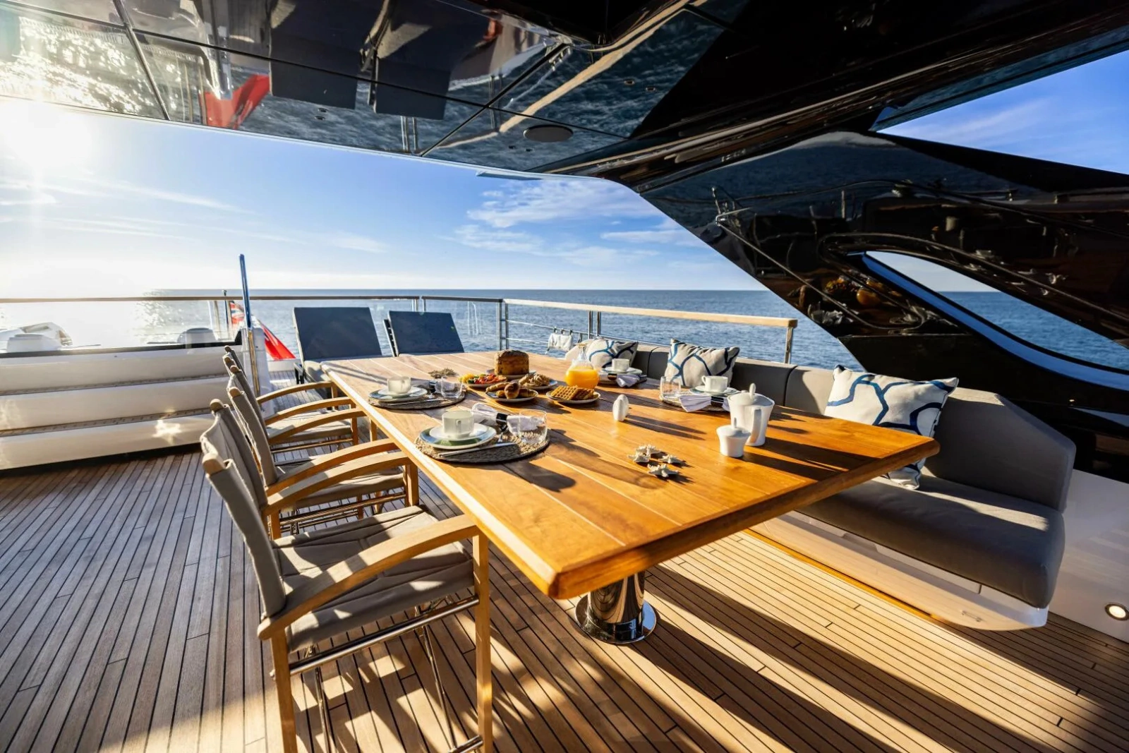 100 YACHT 100ft Sunseeker Yacht For Sale