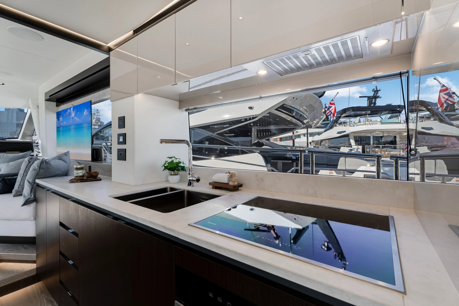MANHATTAN 68 68ft Sunseeker Yacht For Sale